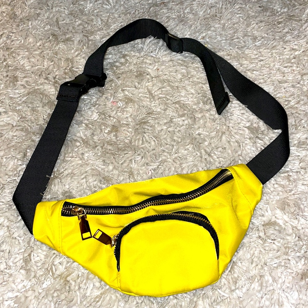 Banana color Fanny pack adjustable strap like new